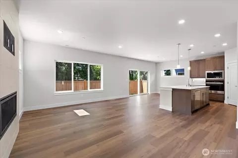 Living - 17919 Sunset Rd, Bothell, WA 98012 photo 4 of 8