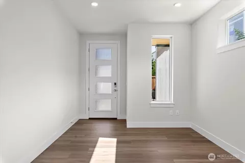 Entry Way - 17919 Sunset Rd, Bothell, WA 98012 photo 1 of 1