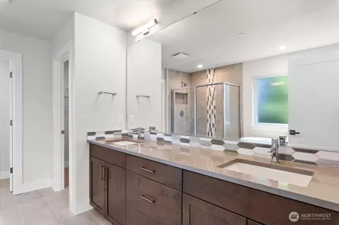 Bath - 17919 Sunset Rd, Bothell, WA 98012 photo 2 of 5