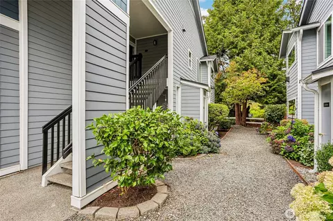 Exterior - 2201 192nd St SE #R205, Bothell, WA 98012 photo 2 of 5