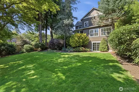 506 Azalea Ave NE, Bainbridge Island, WA 98110