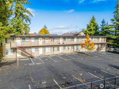 936 N 198th St, Shoreline, WA 98133
