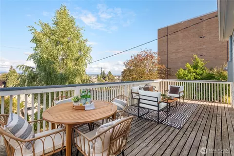Exterior - 3413 Colby Ave, Everett, WA 98201 photo 4 of 11