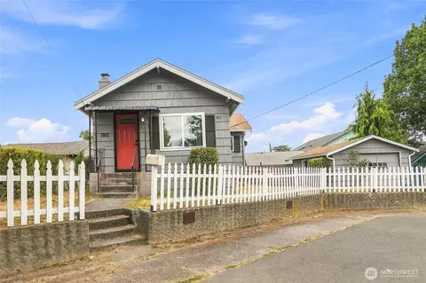 1912 7th St, Bremerton, WA 98337