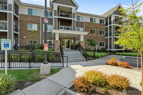 3803 17th St SW #109, Puyallup, WA 98373