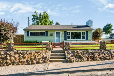 Exterior - 301 E 8th St, Warden, WA 98857 photo 2 of 8