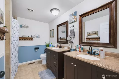 Bath - 301 E 8th St, Warden, WA 98857 photo 1 of 2