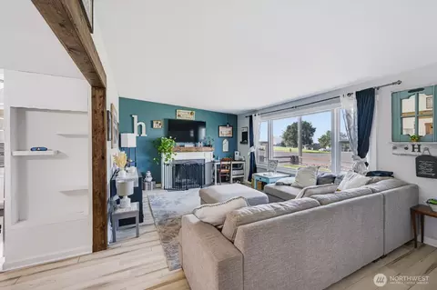 Living - 301 E 8th St, Warden, WA 98857 photo 2 of 6