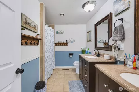 Bath - 301 E 8th St, Warden, WA 98857 photo 2 of 2
