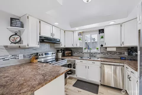 Kitchen - 301 E 8th St, Warden, WA 98857 photo 1 of 4