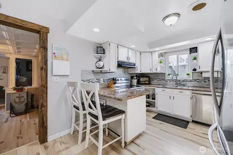 Kitchen - 301 E 8th St, Warden, WA 98857 photo 2 of 4