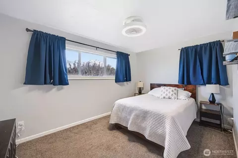 Bedroom - 301 E 8th St, Warden, WA 98857 photo 4 of 7