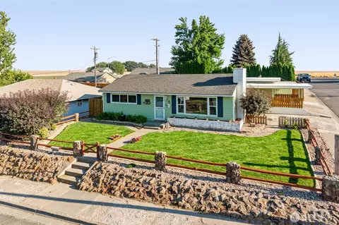Exterior - 301 E 8th St, Warden, WA 98857 photo 1 of 8