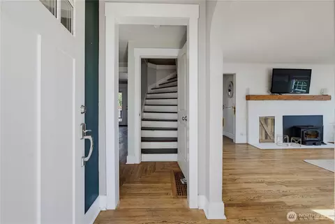 Entry Way - 1913 Wilson Ave, Enumclaw, WA 98022 photo 1 of 3