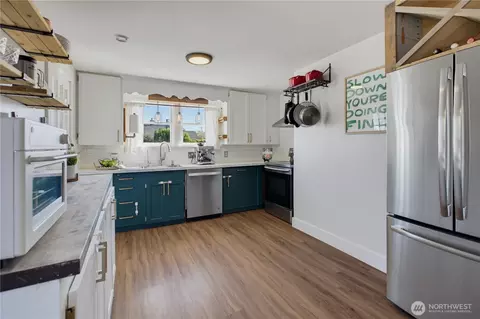 Kitchen - 1913 Wilson Ave, Enumclaw, WA 98022 photo 3 of 4
