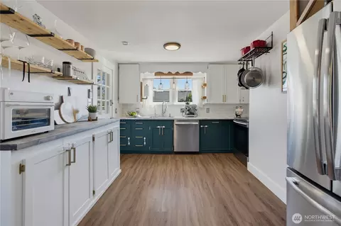Kitchen - 1913 Wilson Ave, Enumclaw, WA 98022 photo 4 of 4