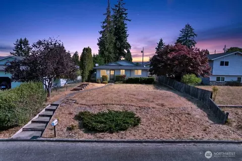 1319 W 12th St, Port Angeles, WA 98363