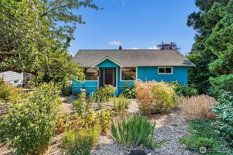 2130 N Callow Ave, Bremerton, WA 98312