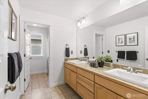 Bath - 3717 222nd Pl SE, Bothell, WA 98021 photo 4 of 5