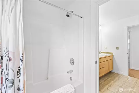 Bath - 3717 222nd Pl SE, Bothell, WA 98021 photo 5 of 5