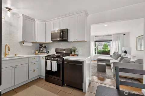 Kitchen - 6014 Fleming St, Everett, WA 98203 photo 2 of 2