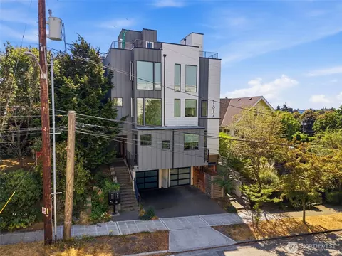 1317 N 44th St #A, Seattle, WA 98103