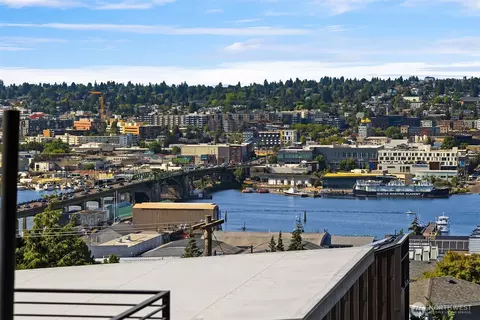 3446 13th Ave W #B, Seattle, WA 98119