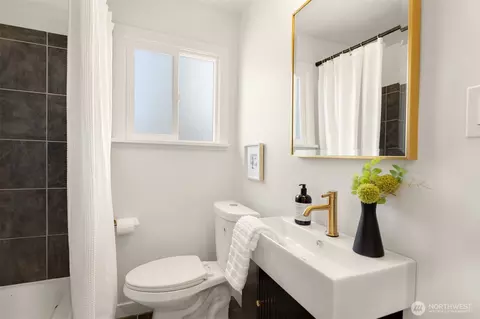 Bath - 935 N 92nd St, Seattle, WA 98103 photo 3 of 4
