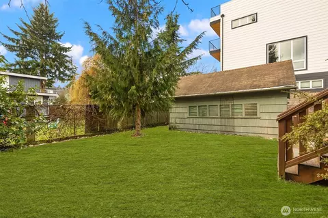 Exterior - 935 N 92nd St, Seattle, WA 98103 photo 7 of 8