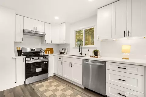 Kitchen - 935 N 92nd St, Seattle, WA 98103 photo 3 of 4