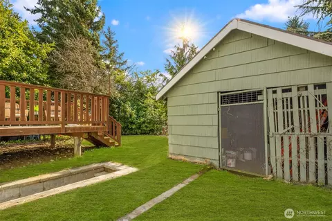 Exterior - 935 N 92nd St, Seattle, WA 98103 photo 5 of 8