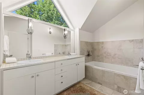 Bath - 300 26th Ave E #D, Seattle, WA 98112 photo 2 of 3