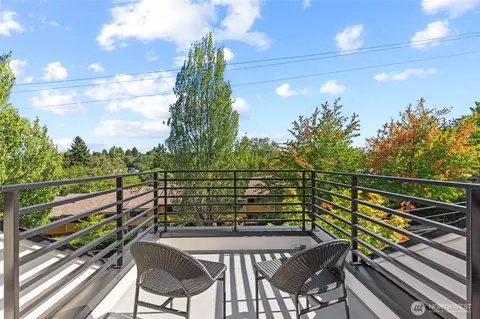 Exterior - 300 26th Ave E #D, Seattle, WA 98112 photo 2 of 4