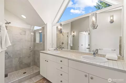 Bath - 300 26th Ave E #D, Seattle, WA 98112 photo 3 of 3