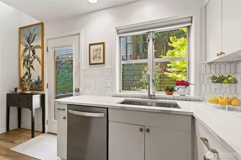 Kitchen - 300 26th Ave E #D, Seattle, WA 98112 photo 4 of 6
