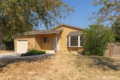 988 Ridgeway Dr, Oak Harbor, WA 98277