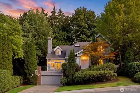 17033 NE 108th Way, Redmond, WA 98052