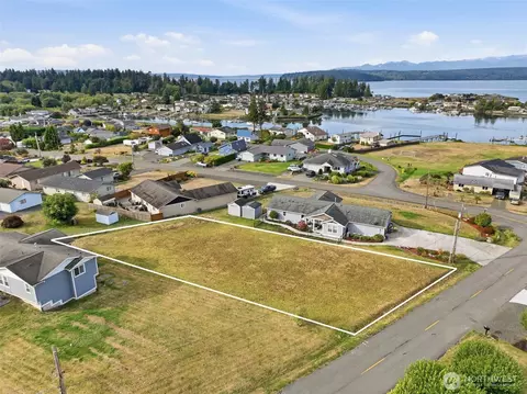 5067 NE Canal Ln, Hansville, WA 98340