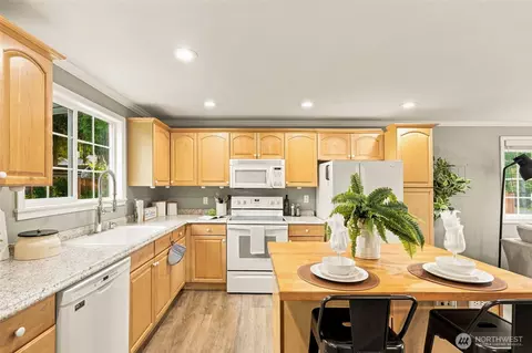 Kitchen - 20818 Royal Anne Rd, Bothell, WA 98021 photo 4 of 4