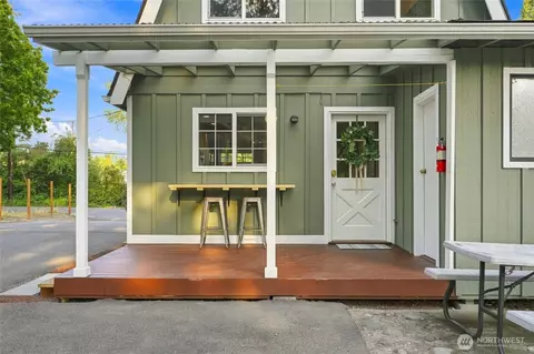 Exterior - 20818 Royal Anne Rd, Bothell, WA 98021 photo 5 of 9