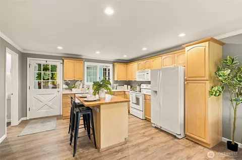 Kitchen - 20818 Royal Anne Rd, Bothell, WA 98021 photo 1 of 4