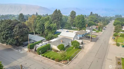 1388 Tedford St SE, East Wenatchee, WA 98802