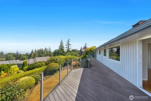 Exterior - 5031 33rd Ave W, Everett, WA 98203 photo 2 of 5