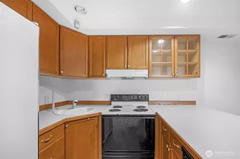 Kitchen - 5031 33rd Ave W, Everett, WA 98203 photo 3 of 5