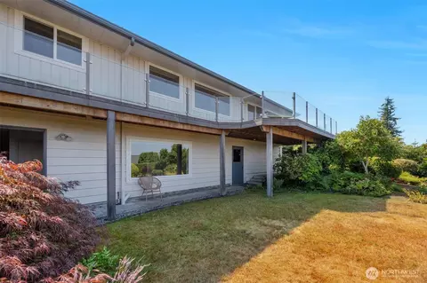 Exterior - 5031 33rd Ave W, Everett, WA 98203 photo 3 of 5