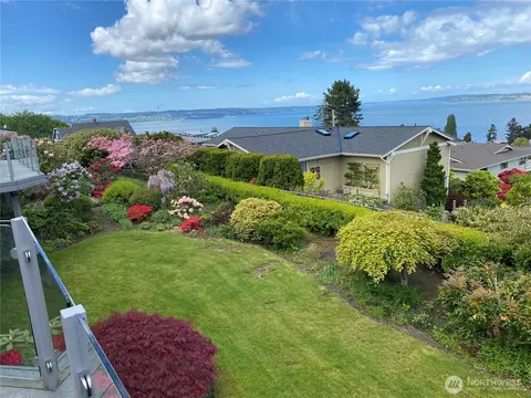 View/Area - 5031 33rd Ave W, Everett, WA 98203 photo 2 of 8