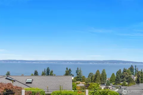 View/Area - 5031 33rd Ave W, Everett, WA 98203 photo 3 of 8