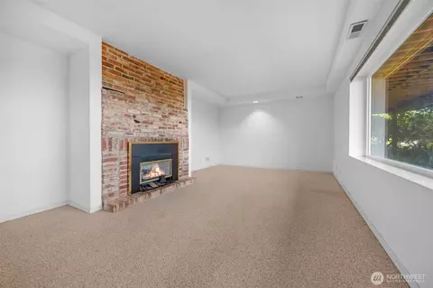 Living - 5031 33rd Ave W, Everett, WA 98203 photo 9 of 9