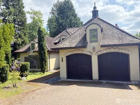 3307 NE 7th St, Renton, WA 98056
