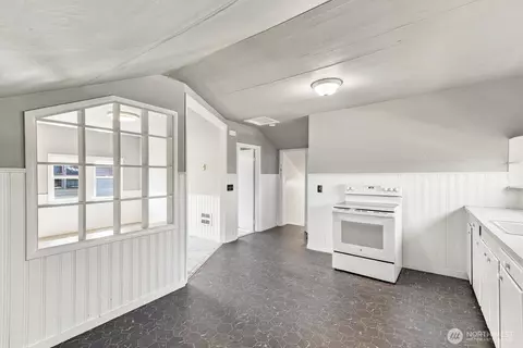 Entry Way - 2716 Leonard Dr, Everett, WA 98201 photo 1 of 1